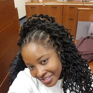 Meet your Posher, Carla